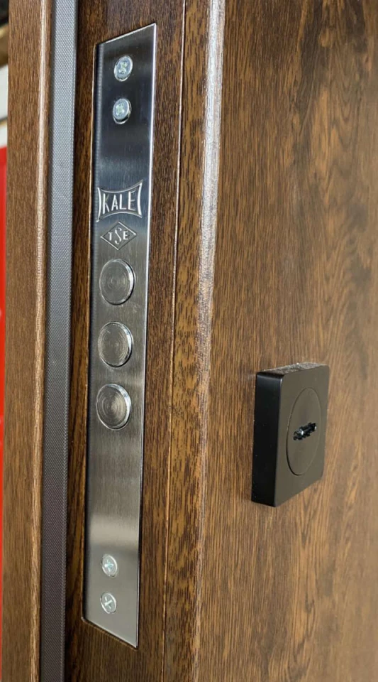 "Redfort" модель Крона зі склопакетом - Двері в наявності на складі