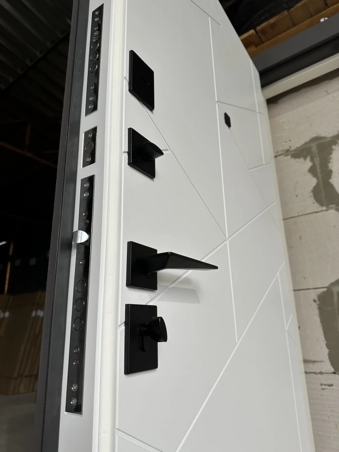 "Redfort" модель Стронг - Двері в наявності на складі