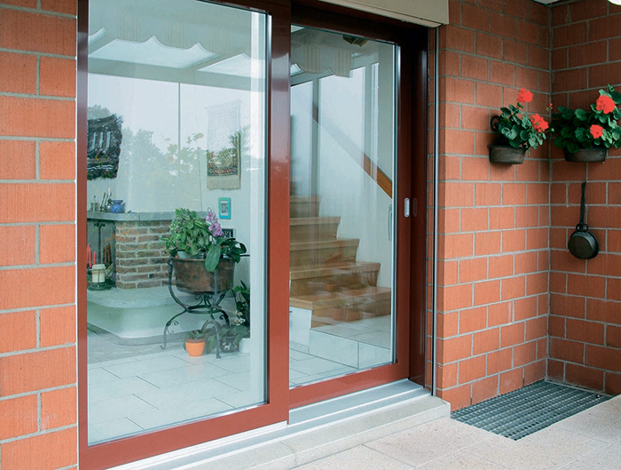 Панорамні двері для будинку: поєднання зовнішнього і внутрішнього простору