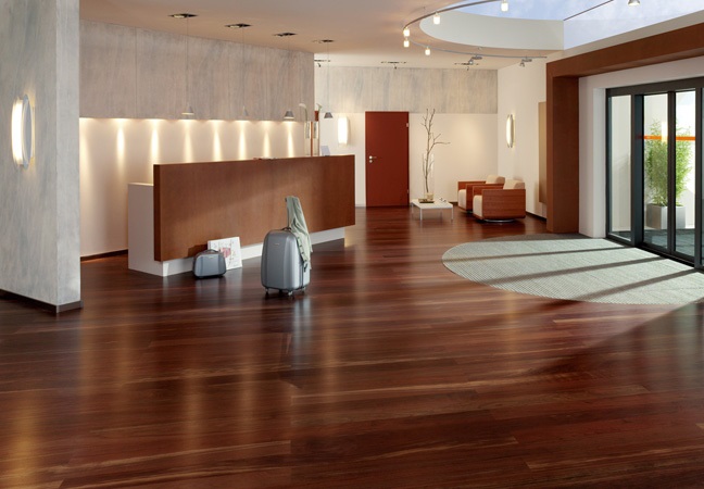 Як правильно доглядати за паркетною дошкою?