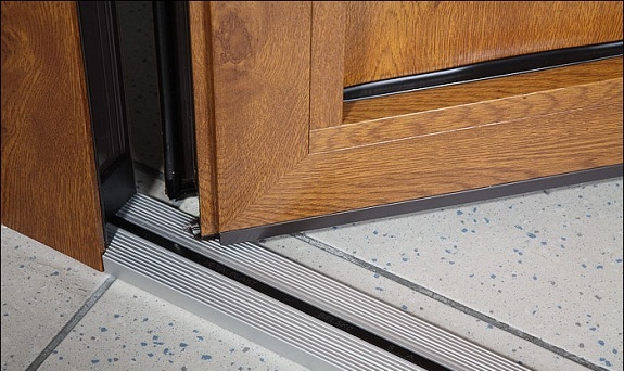 Нужны ли пороги для межкомнатных дверей?