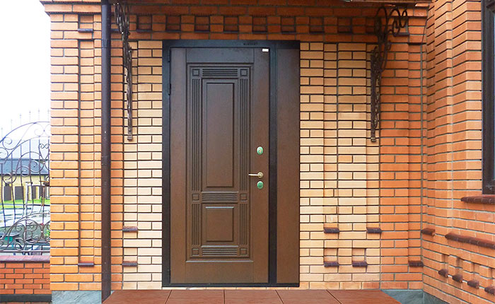 Входные стальные двери в коттедж: особенности выбора