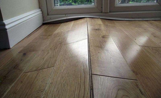 Вздулся ламинат: советы что делать?