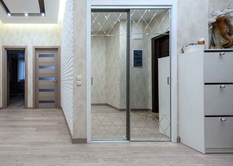 Зеркальные двери в гардеробную