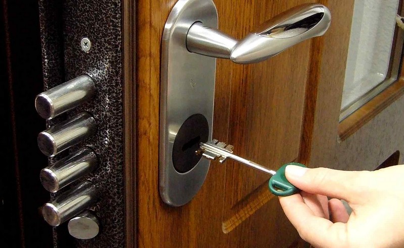 Замки на входные двери: выбираем способ защиты