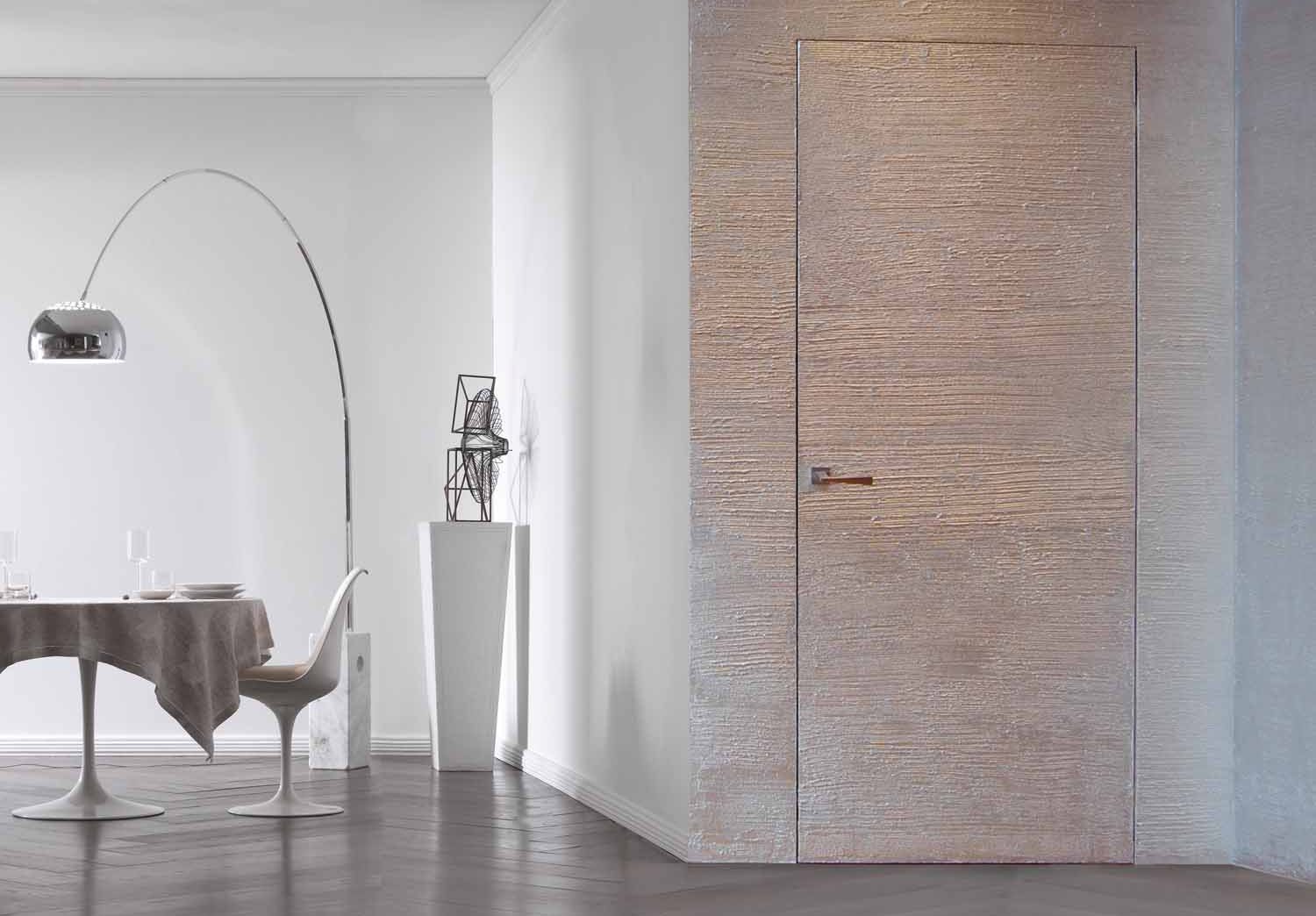 Дверь без наличника: зачем нужны «невидимые» двери и как их правильно замаскировать?