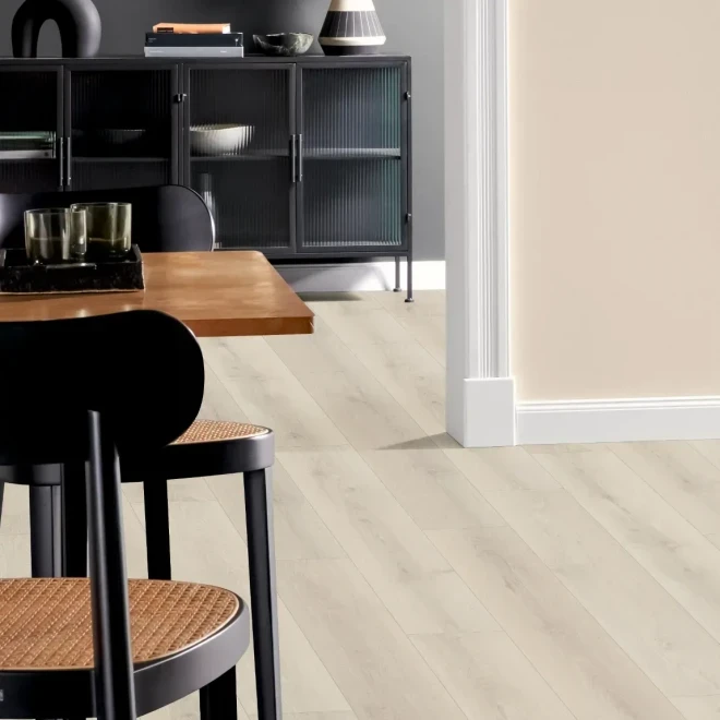 EGGER Classic (32/8) - EL2831 Дуб Елтон Білий - Ламінат